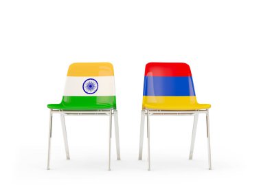 Türkiye ve Ermenistan bayrakları taşıyan iki sandalye