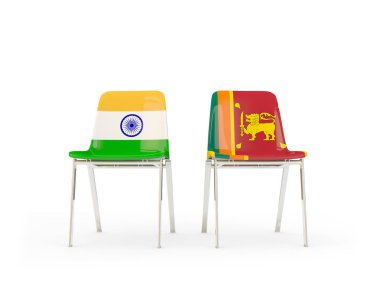 Hindistan ve sri lanka bayrakları taşıyan iki sandalye