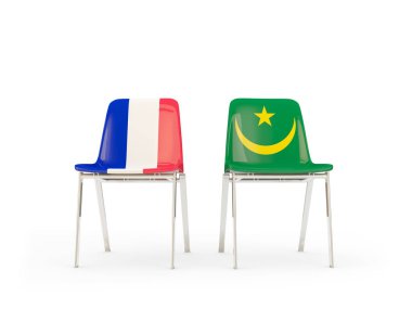 Fransa ve Moritanya bayrakları taşıyan iki sandalye