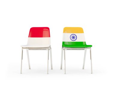 Endonezya ve Hindistan bayrakları taşıyan iki sandalye