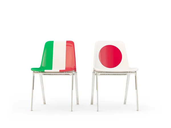 Duas cadeiras com bandeiras de Itália e japão — Fotografia de Stock
