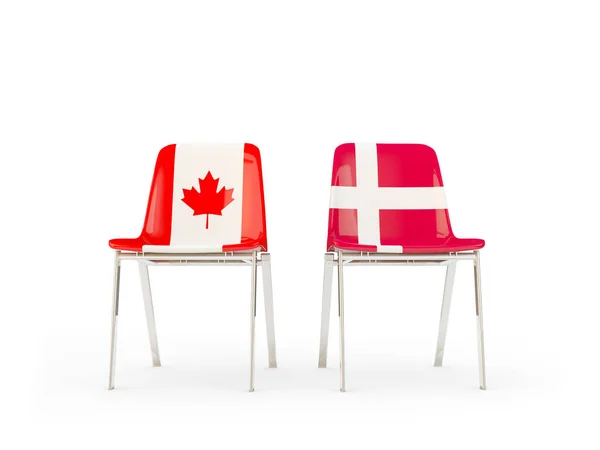 Dwa krzesła z flagami Kanada i Danii — Zdjęcie stockowe