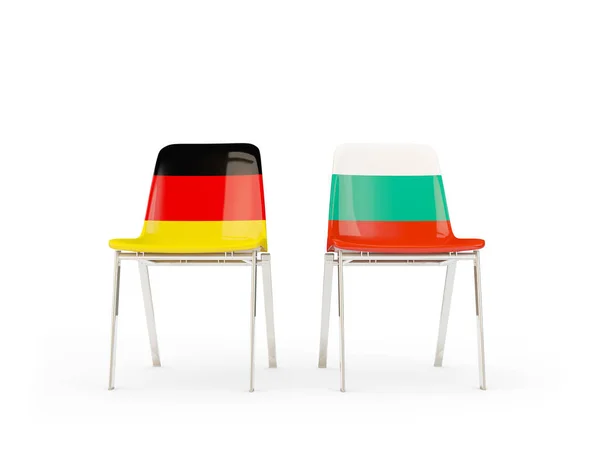 Zwei Stühle mit Deutschland- und Bulgarienfahnen — Stockfoto