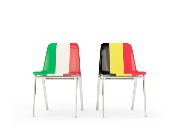 Twee stoelen met vlaggen van Italië en België — Stockfoto