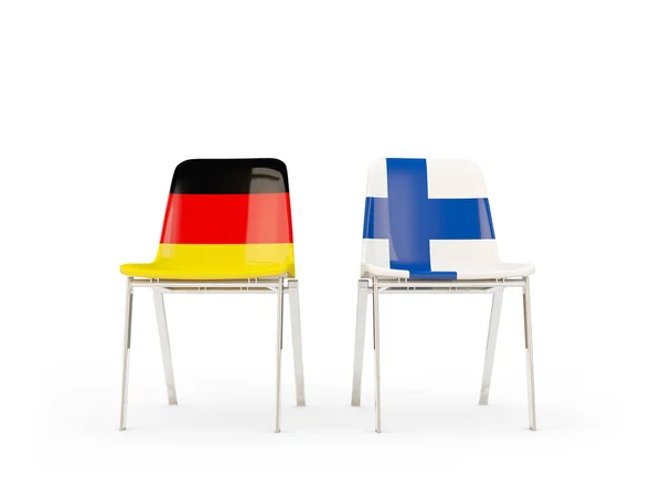两把挂着德国和芬兰国旗的椅子 — 图库照片