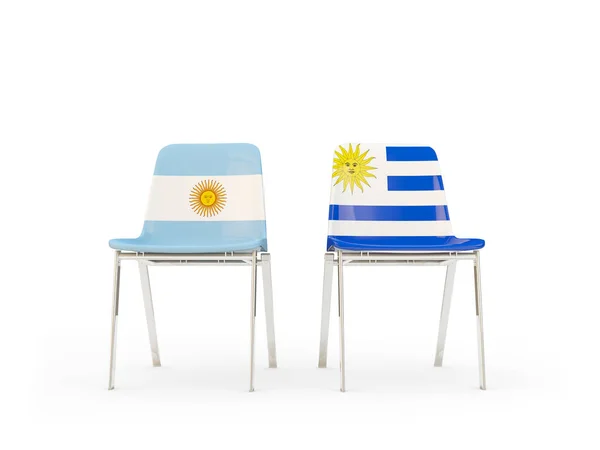 Duas cadeiras com bandeiras da Argentina e uruguai — Fotografia de Stock