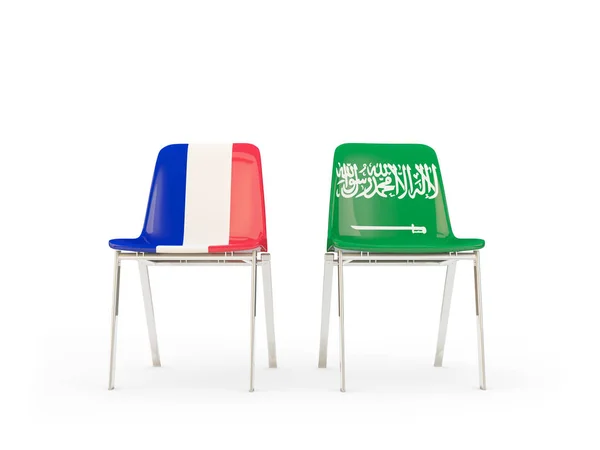 Dos sillas con banderas de Francia y Arabia Saudí — Foto de Stock
