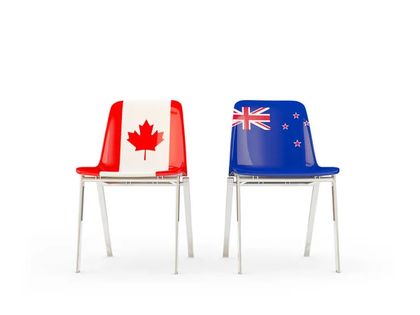 Два стула с флагами Канады и Новой Зеландии — стоковое фото