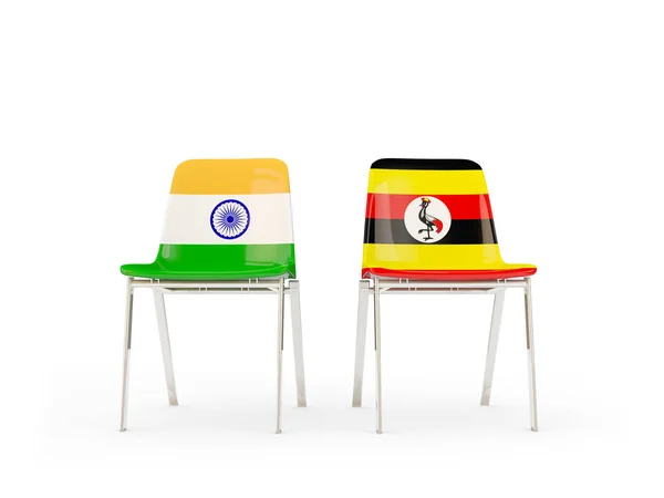 Dos sillas con banderas de la India y uganda — Foto de Stock