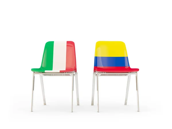 Δύο καρέκλες με σημαίες της Ιταλίας και της Κολομβίας — Φωτογραφία Αρχείου
