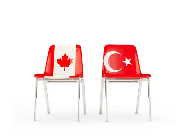 Два стула с флагами Канады и индейки — стоковое фото