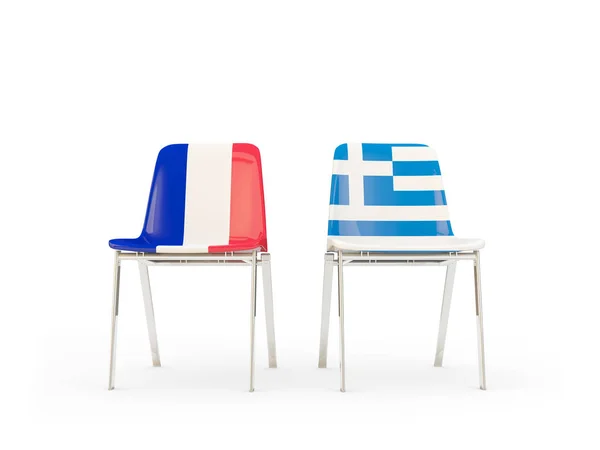 Zwei Stühle mit Fahnen von Frankreich und Griechenland — Stockfoto