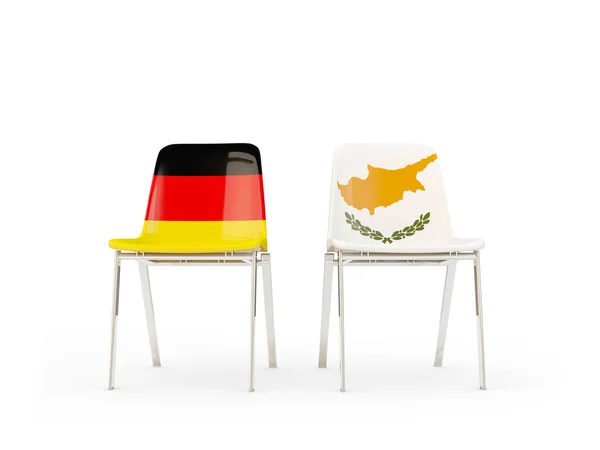 Zwei Stühle mit Flaggen von Deutschland und Zypern — Stockfoto