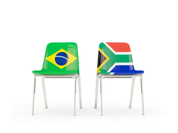 ブラジルおよび南アフリカ共和国の国旗と 2 つの椅子 — ストック写真