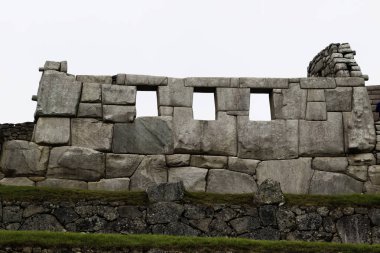 Üç Windows Inca yapısı Machu Picchu Peru Güney Amerika insanlar olmadan Tapınağı
