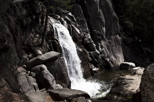 Waterfall Rock Chilnualna Trail Yosemite National Park California — Stock Photo, Image