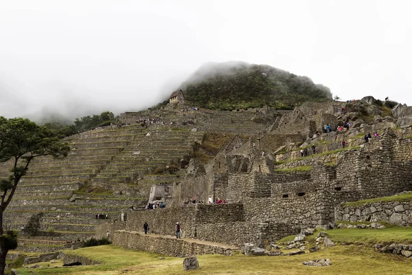 Machu Picchu Peru Junho 2015 Ampla Vista Dos Turistas Que — Fotografia de Stock