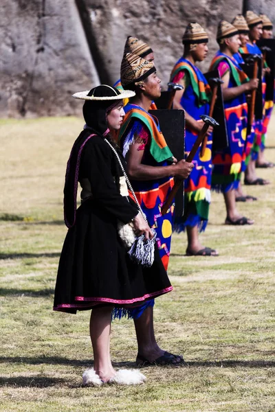 Cusco Perú Junio 2015 Hombres Mujeres Vestidos Con Trajes Tradicionales — Foto de Stock