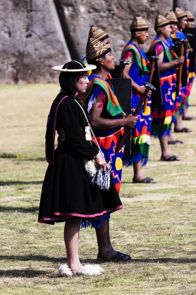 Cuzco Peru 2015 Június Férfiak Nők Öltözött Hagyományos Inca Inti — Stock Fotó