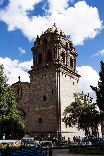 Cusco Perú Junio 2015 Iglesia Campanario Blanco Nubes Cielo Azul — Foto de Stock
