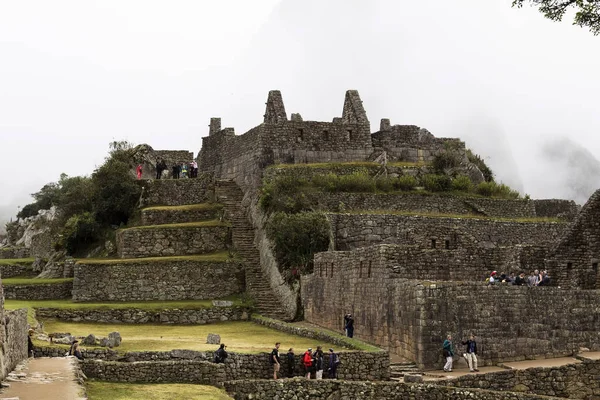 Turistas Caminhando Terrenos de Machu Picchu Peru América do Sul — Fotografia de Stock