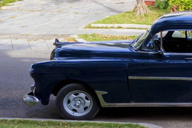 Havana, Küba - 02 11 2018: Vintage Klasik Amerikan arabaları restore edilmiş durumda - sağlamak taşıma Turizm için