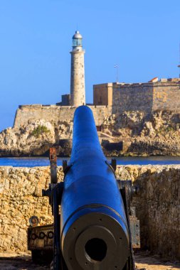 Eski İspanyolca silah turrets Fort Saint Charles veya Fortaleza de San Carlos de la Cabana, eski kale karşı karşıya