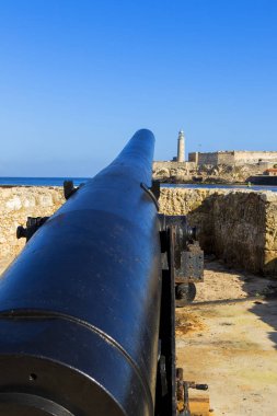 Eski İspanyolca silah turrets Fort Saint Charles veya Fortaleza de San Carlos de la Cabana, eski kale karşı karşıya