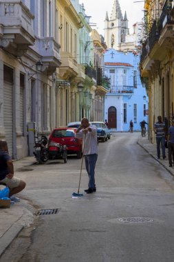 Havana, Küba - 11 Şubat 2018: Eski Havana Cityscape yerel halkın günlük hayattan zevk ile