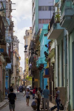 Havana, Küba - 11 Şubat 2018: Eski Havana Cityscape yerel halkın günlük hayattan zevk ile