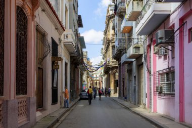 Havana, Küba - 11 Şubat 2018: Eski Havana Cityscape yerel halkın günlük hayattan zevk ile