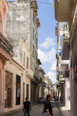 Havana, Küba - 11 Şubat 2018: Eski Havana Cityscape yerel halkın günlük hayattan zevk ile