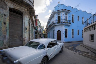Havana, Küba - 02 11 2018: Vintage Klasik Amerikan arabaları restore edilmiş durumda - sağlamak taşıma Turizm için