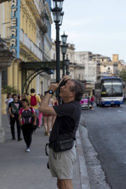 Havana, Küba - 11 Şubat 2018: Eski Havana Cityscape yerel halkın günlük hayattan zevk ile