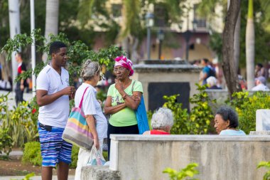 Havana, Küba - 11 Şubat 2018: Eski Havana Cityscape yerel halkın günlük hayattan zevk ile