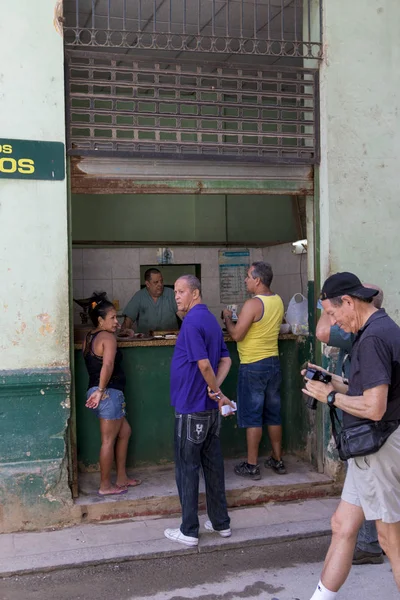 Hawana Kuba Lutego 2018 Havana Gród Lokalnej Masarni Klienci Old — Zdjęcie stockowe