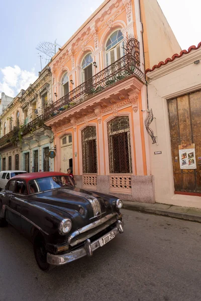 Havanna Kuba 2018 Vintage Klassiska Amerikanska Bilar Restaurerat Skick Persontrafik — Stockfoto