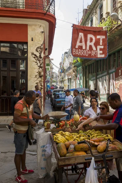 Havana Cuba Feb 2018 Havana Stadsgezicht Met Straat Leveranciers Volkeren — Stockfoto