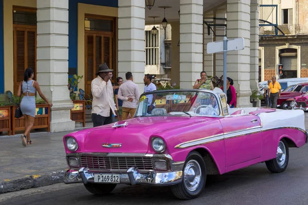 Havana Cuba 2018 Carros Americanos Clássicos Vintage Condições Restauradas Fornecer Imagens Royalty-Free