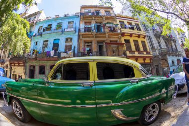 Havana, Küba - 02 16 2018: Vintage Klasik Amerikan arabaları restore edilmiş durumda - sağlamak taşıma Turizm için