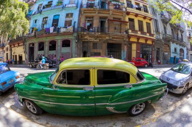 Havana, Küba - 02 16 2018: Vintage Klasik Amerikan arabaları restore edilmiş durumda - sağlamak taşıma Turizm için