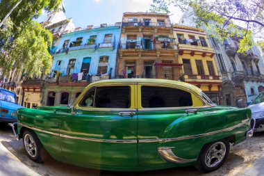 Havana, Küba - 02 16 2018: Vintage Klasik Amerikan arabaları restore edilmiş durumda - sağlamak taşıma Turizm için