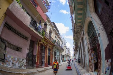 Havana, Küba - 11 Şubat 2018: Eski Havana Cityscape yerel halkın günlük hayattan zevk ile