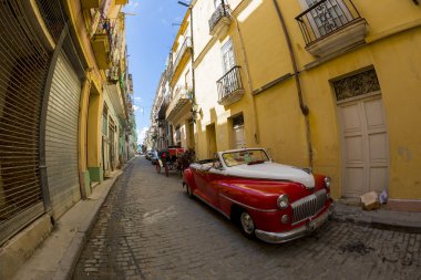 Havana, Küba - 02 11 2018: Vintage Klasik Amerikan arabaları restore edilmiş durumda - sağlamak taşıma Turizm için.