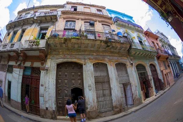 Habana Cuba Feb 2018 Paisaje Urbano Habana Vieja Con Gente — Foto de Stock