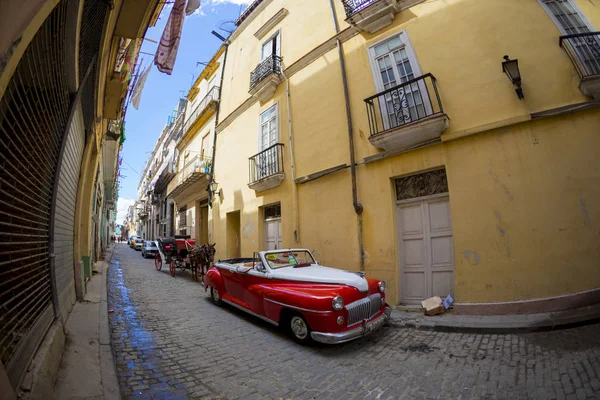 Habana Cuba 2018 Coches Clásicos Americanos Condiciones Restauradas Brindan Transporte —  Fotos de Stock