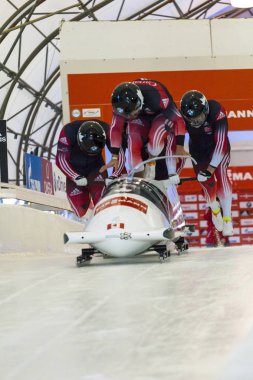 Calgary Kanada, 21 Aralık 2014: Fibt Viessmann yarış kızağı ve iskelet Dünya Kupası Calgary Olympic Park '.