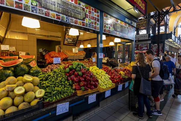 Budapeste Hungria Maio 2018 Pessoas Que Fazem Compras Grand Market — Fotografia de Stock