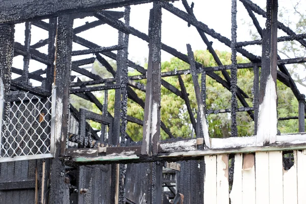Κάηκαν Λείψανα Ενός Ακινήτου Μετά Από Πυρκαγιά Σπίτι — Φωτογραφία Αρχείου