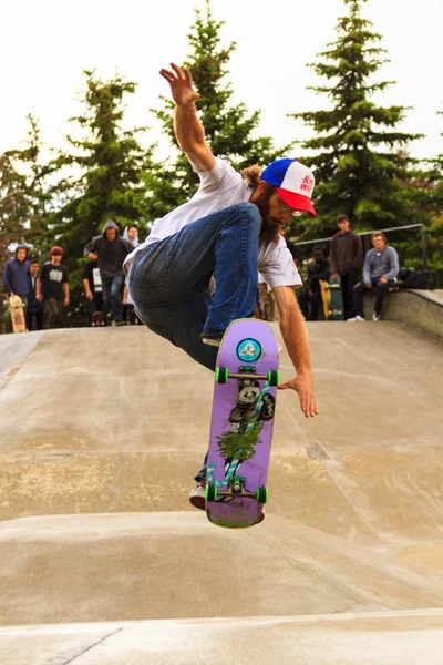 Calgary Kanada Června 2018 Sportovci Mají Přátelskou Skateboardovou Výstavu Calgary — Stock fotografie